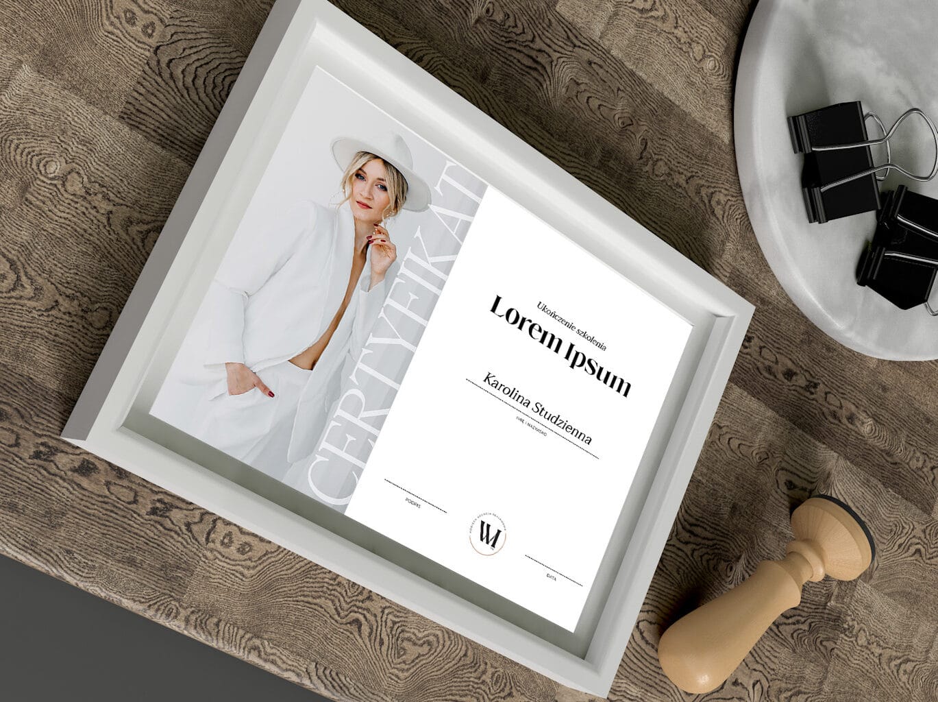 Indywidualny projekt certyfikatu razem z drukiem